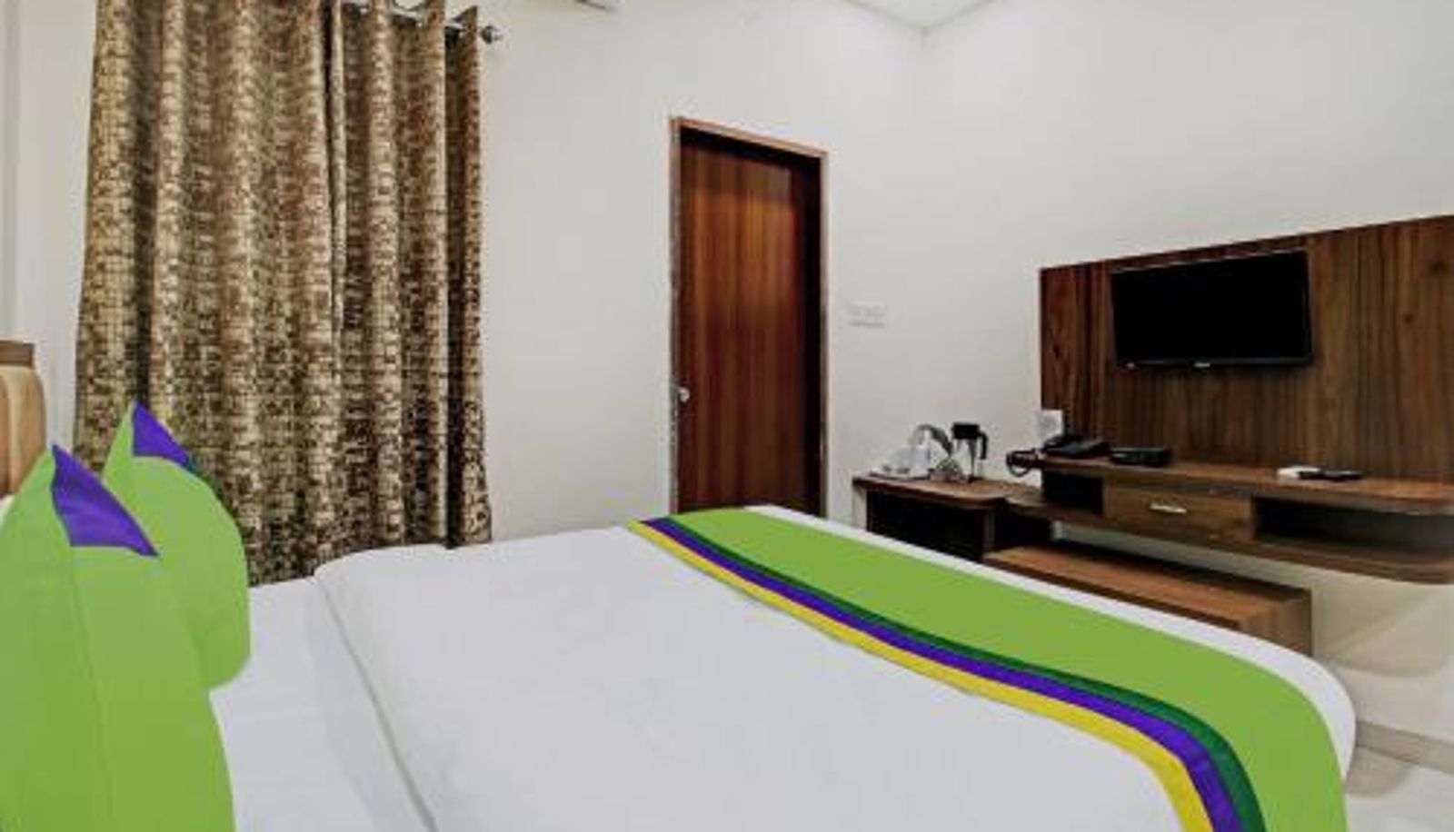 Room - Treebo Krishna Regency ISBT Bus Stop
