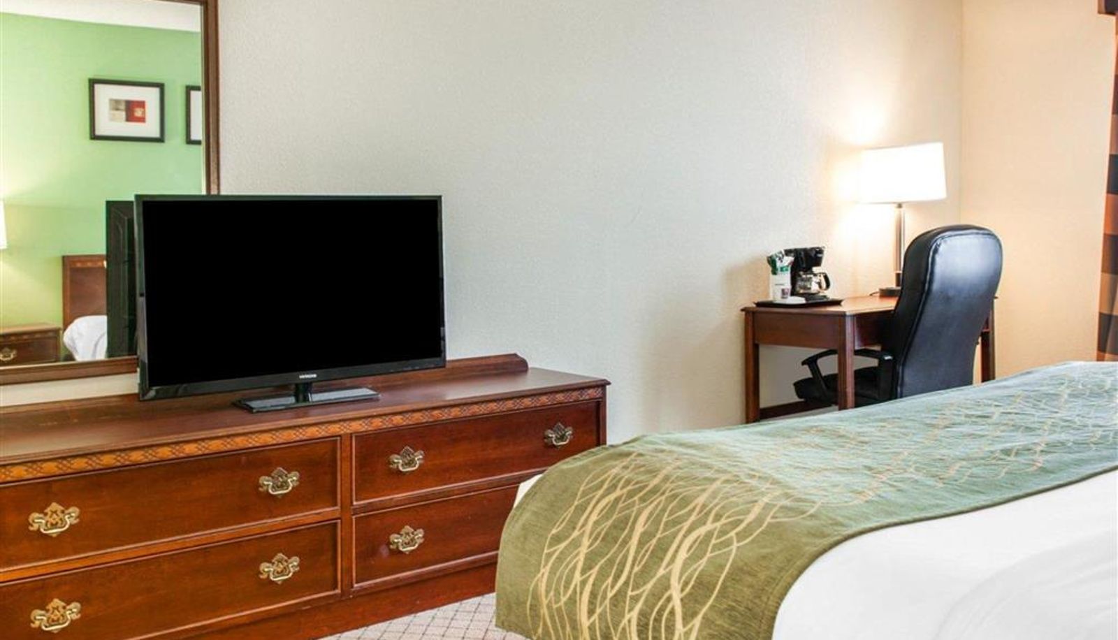 Camera - Comfort Inn Goshen