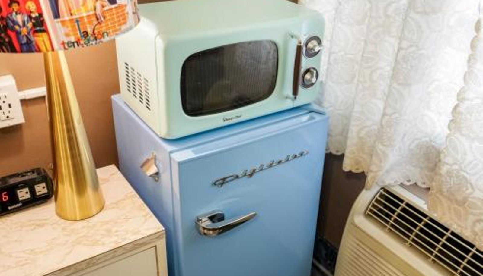 Info - HARRY'S MAN CAVE - A Vintage Motel on the Historic 395 route - The New Star Motel Experience