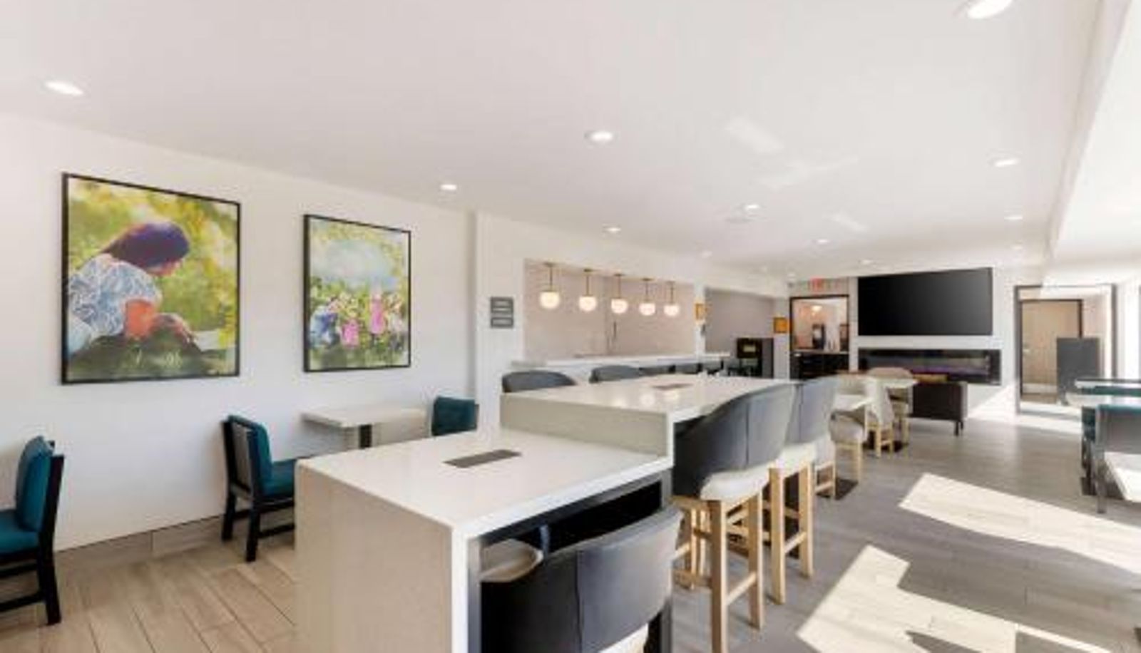 Sala prima colazione all'interno del ristorante - La Quinta by Wyndham Des Moines West Clive