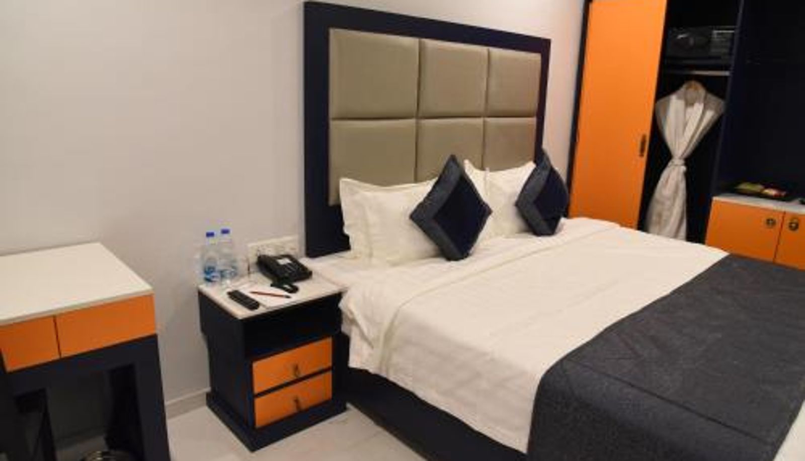 Zimmer - 500m from Railway Station Regenta Inn Vadodara
