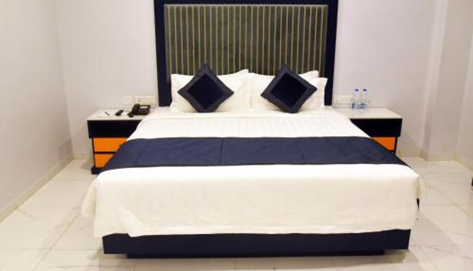 Room - 500m from Railway Station Regenta Inn Vadodara