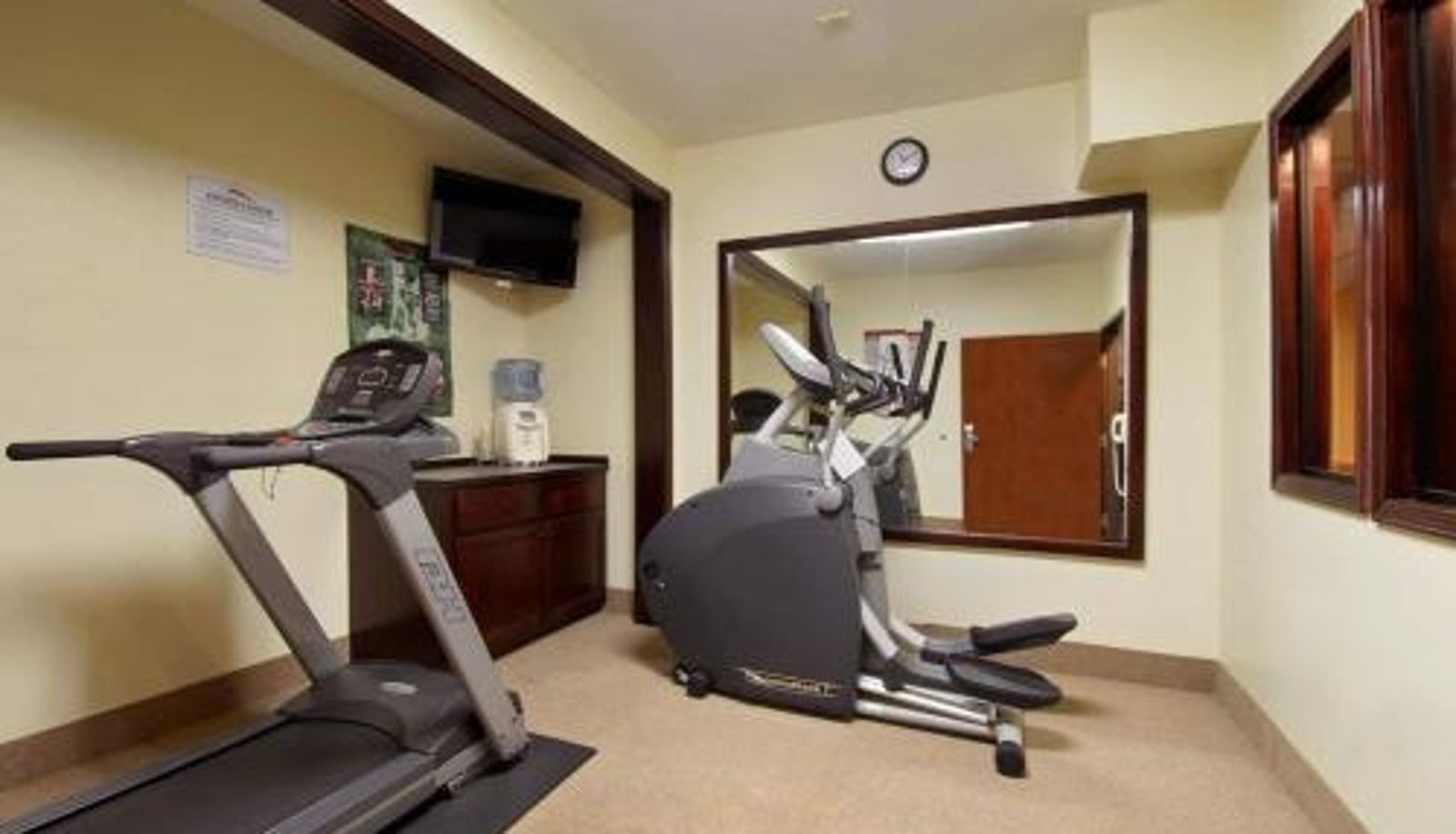 Zona de bienestar y gimnasio - The Regal Hotel
