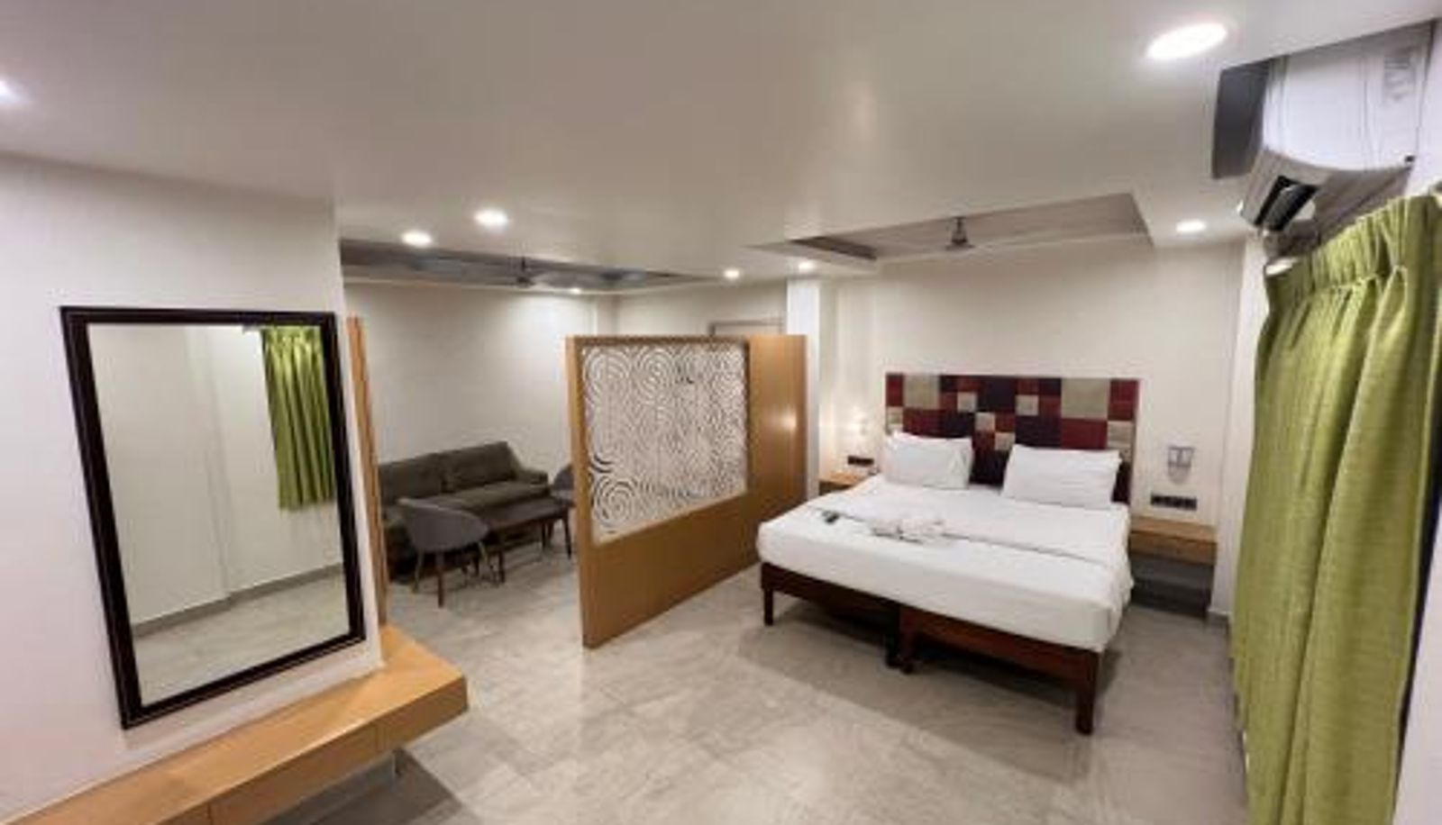 Room - Diviyum Manor