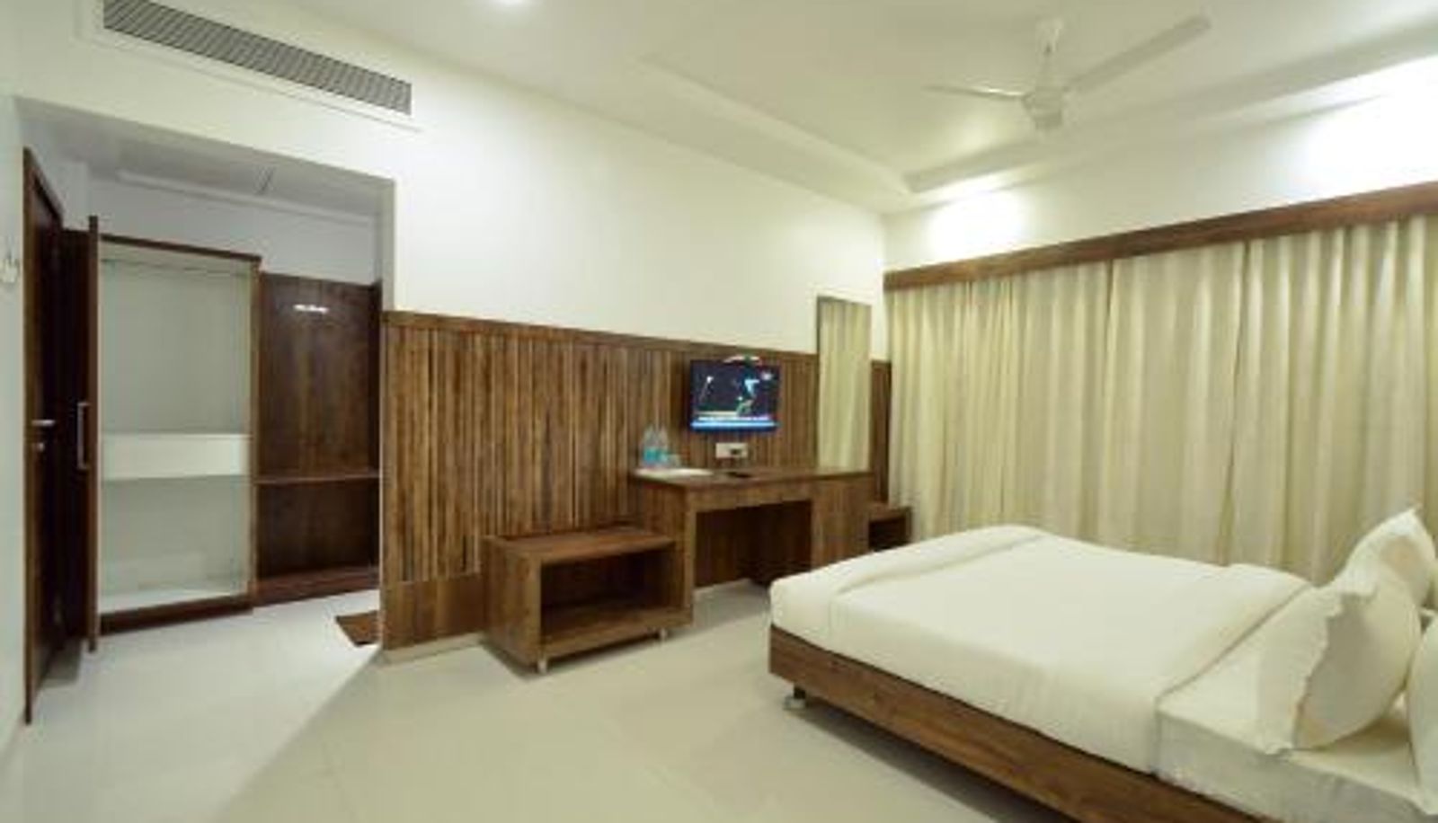 Room - Hotel Dwarka Park