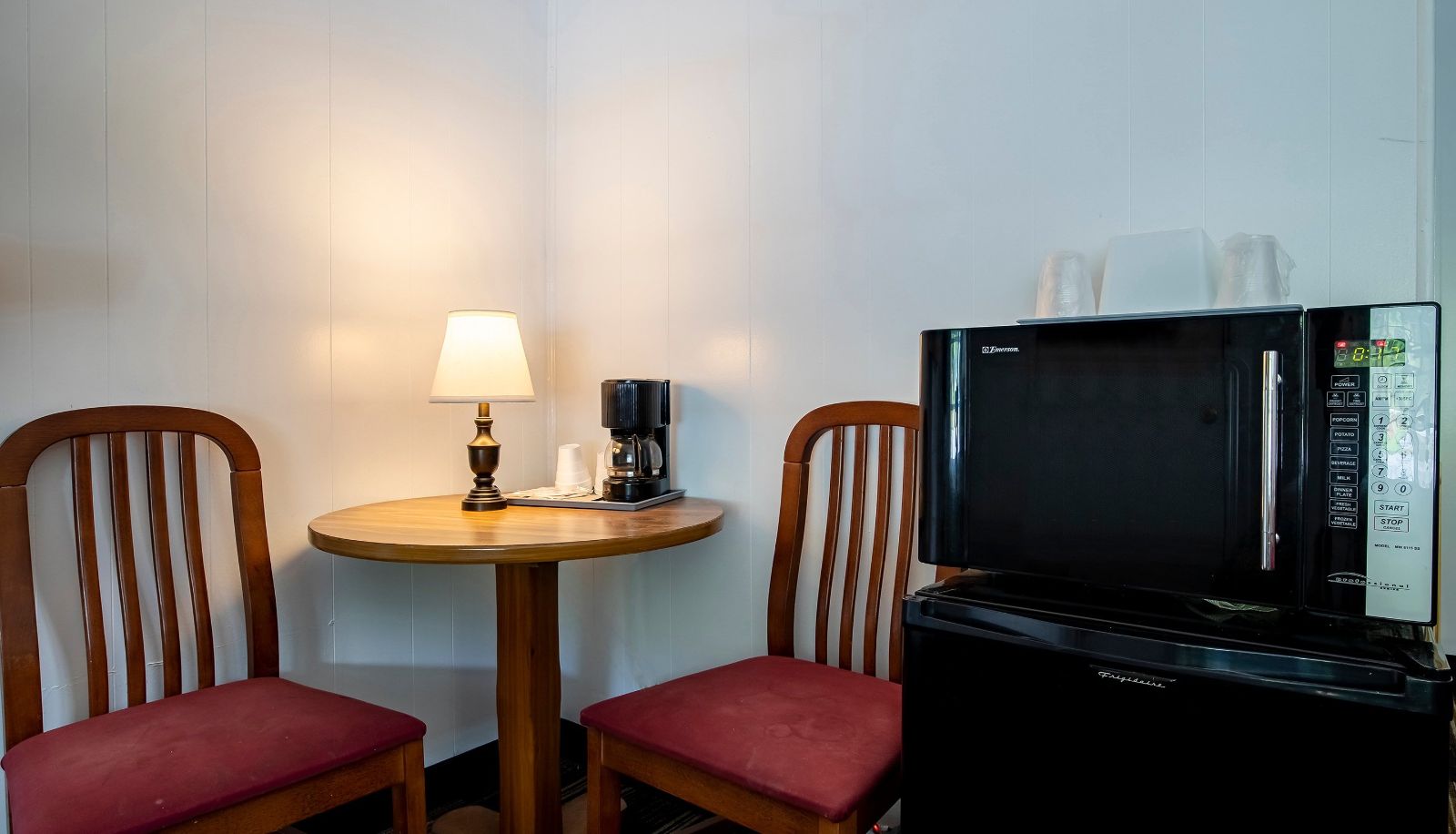 Room - Lloyd's On The River Country Inn By Oyo