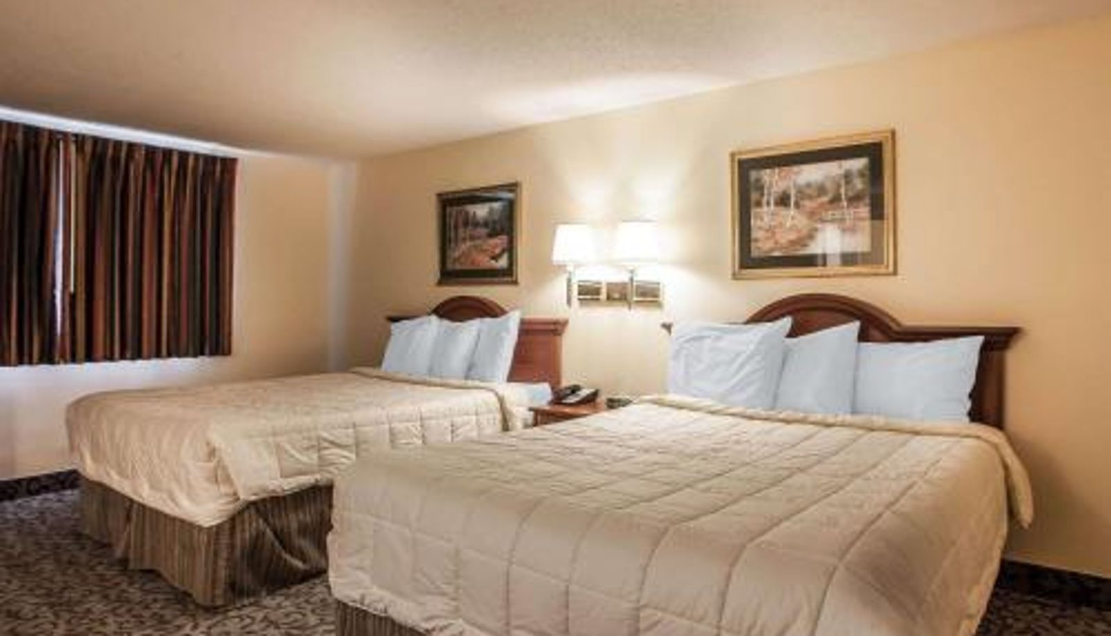 Zimmer - Econo Lodge Newton