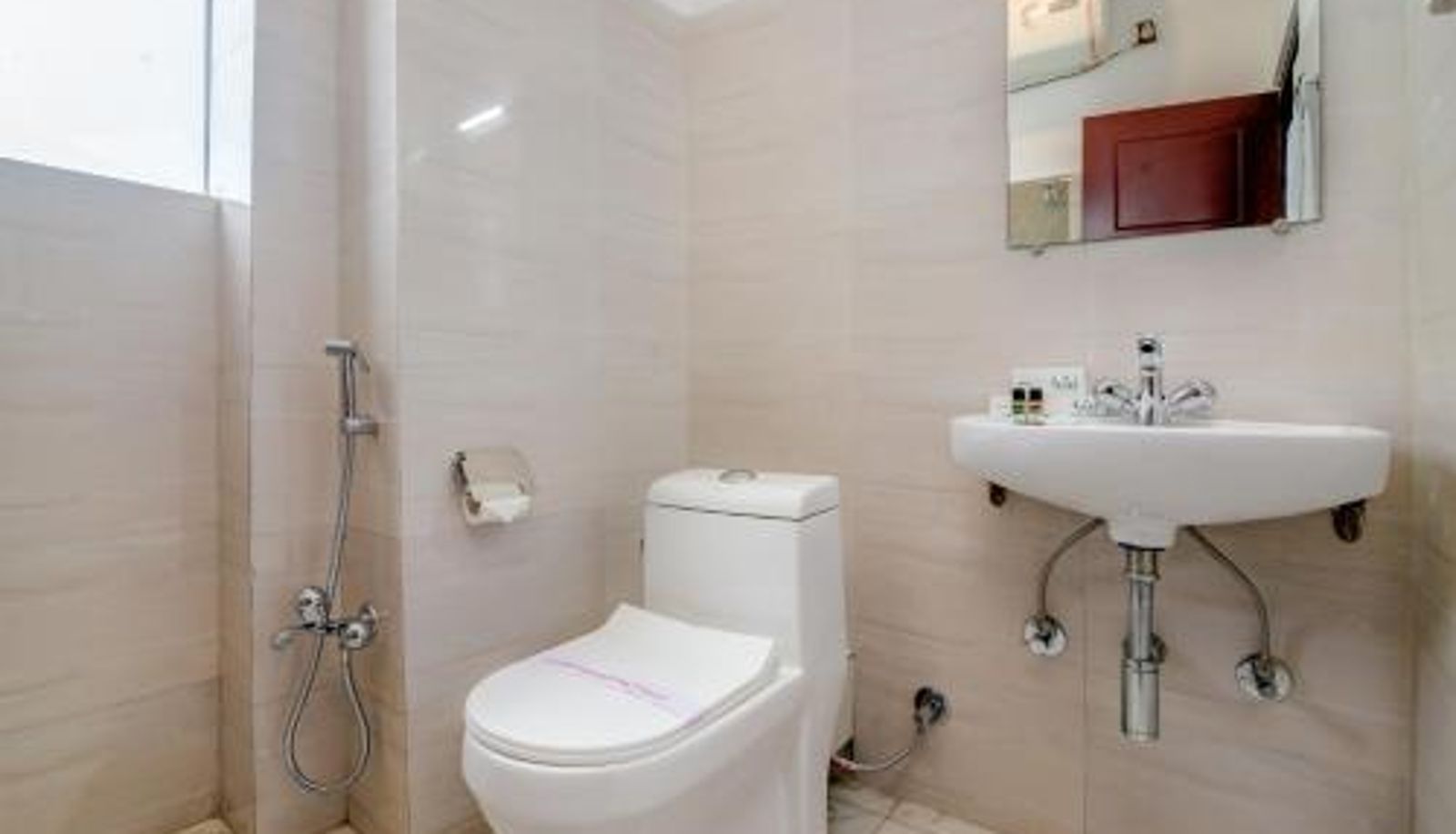 Family room - Muscatel Roma - 400 Mts from Mall Road