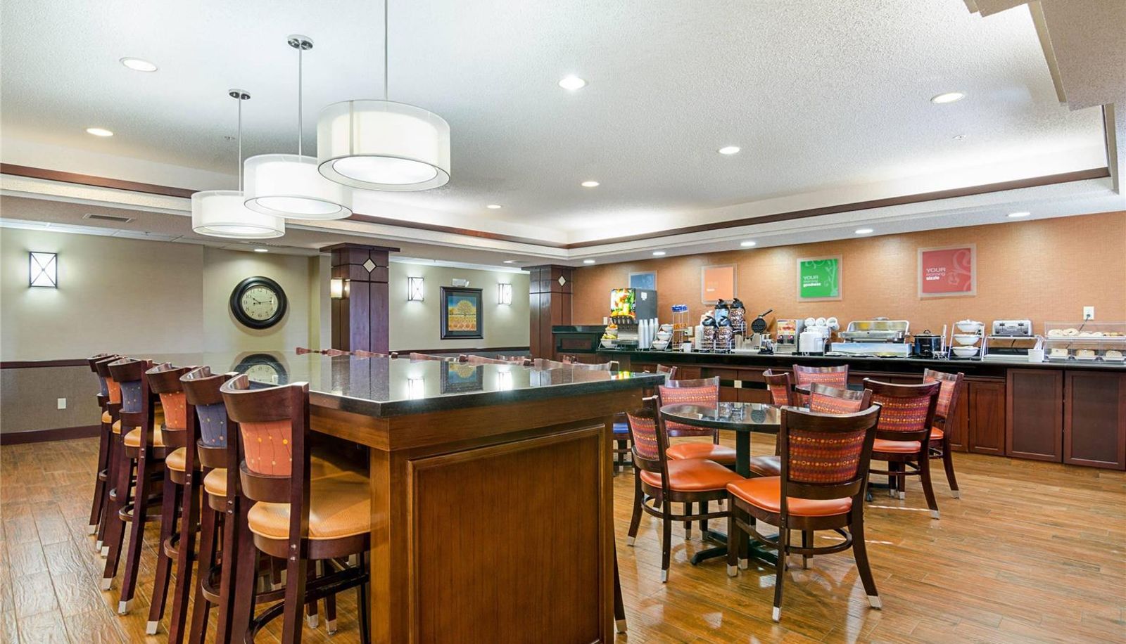 Restaurant - Comfort Inn & Suites Hutchinson