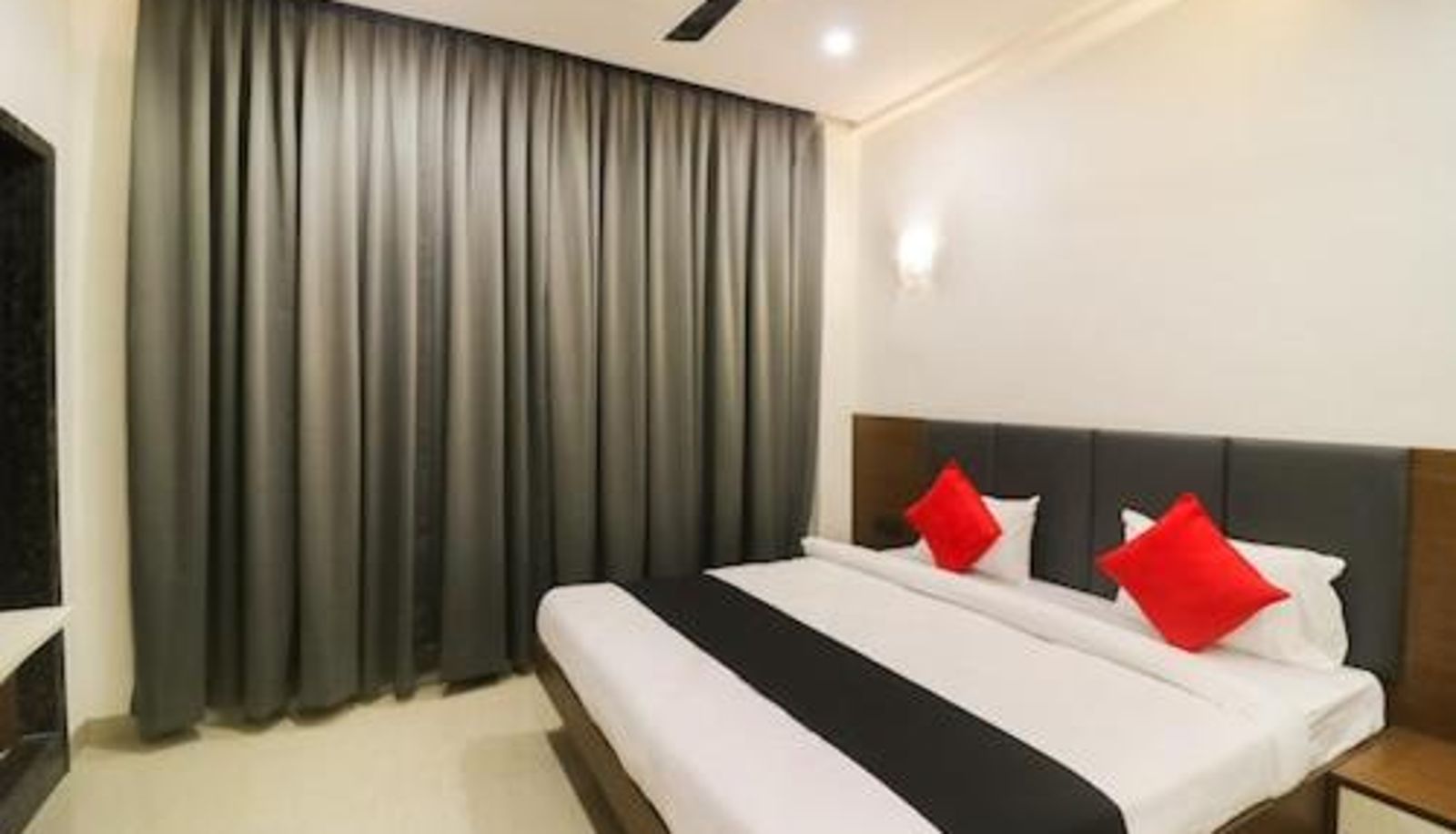 Room - Hotel Nikhil Regency