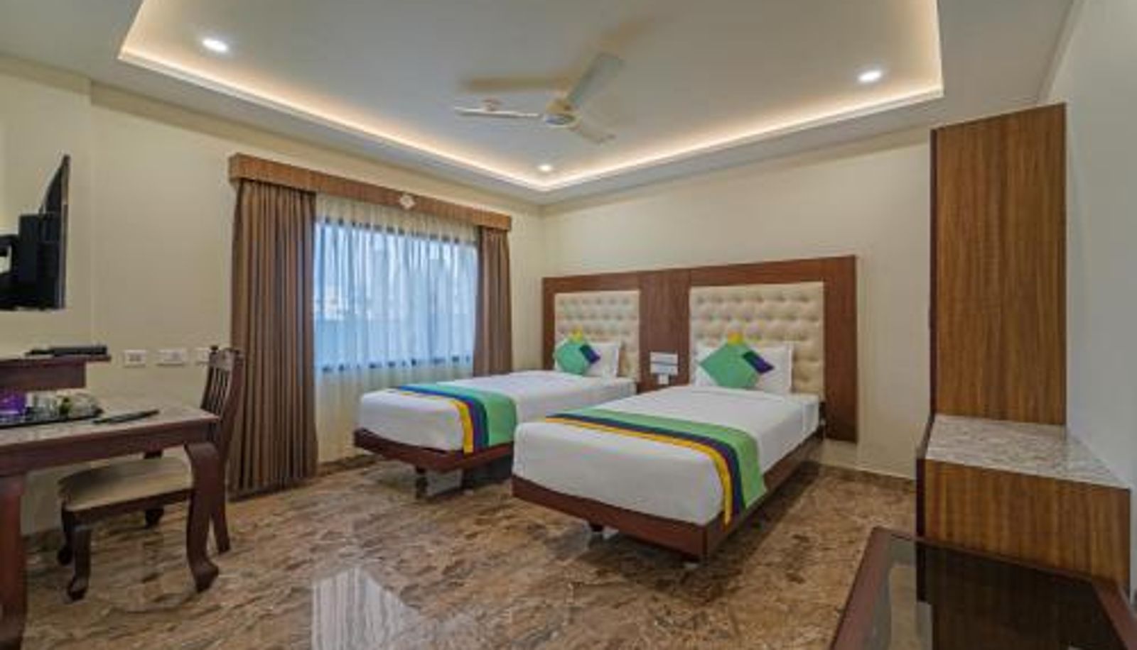 Kamer - 800 Mtrs From Promenade Beach Treebo Aaravi Residency