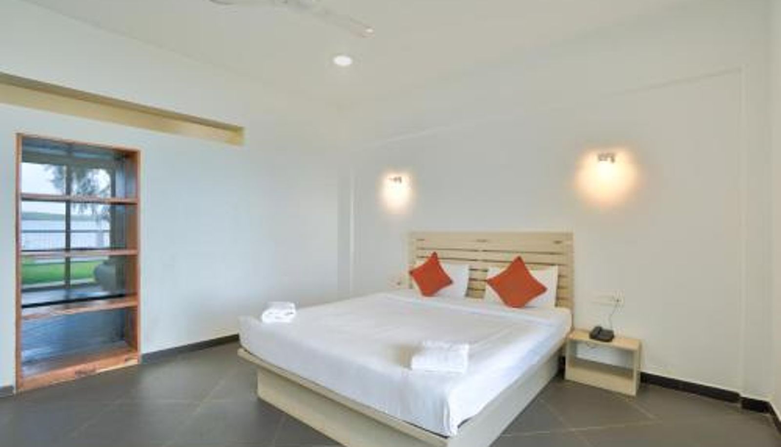 Suite - Blu Missel By The River