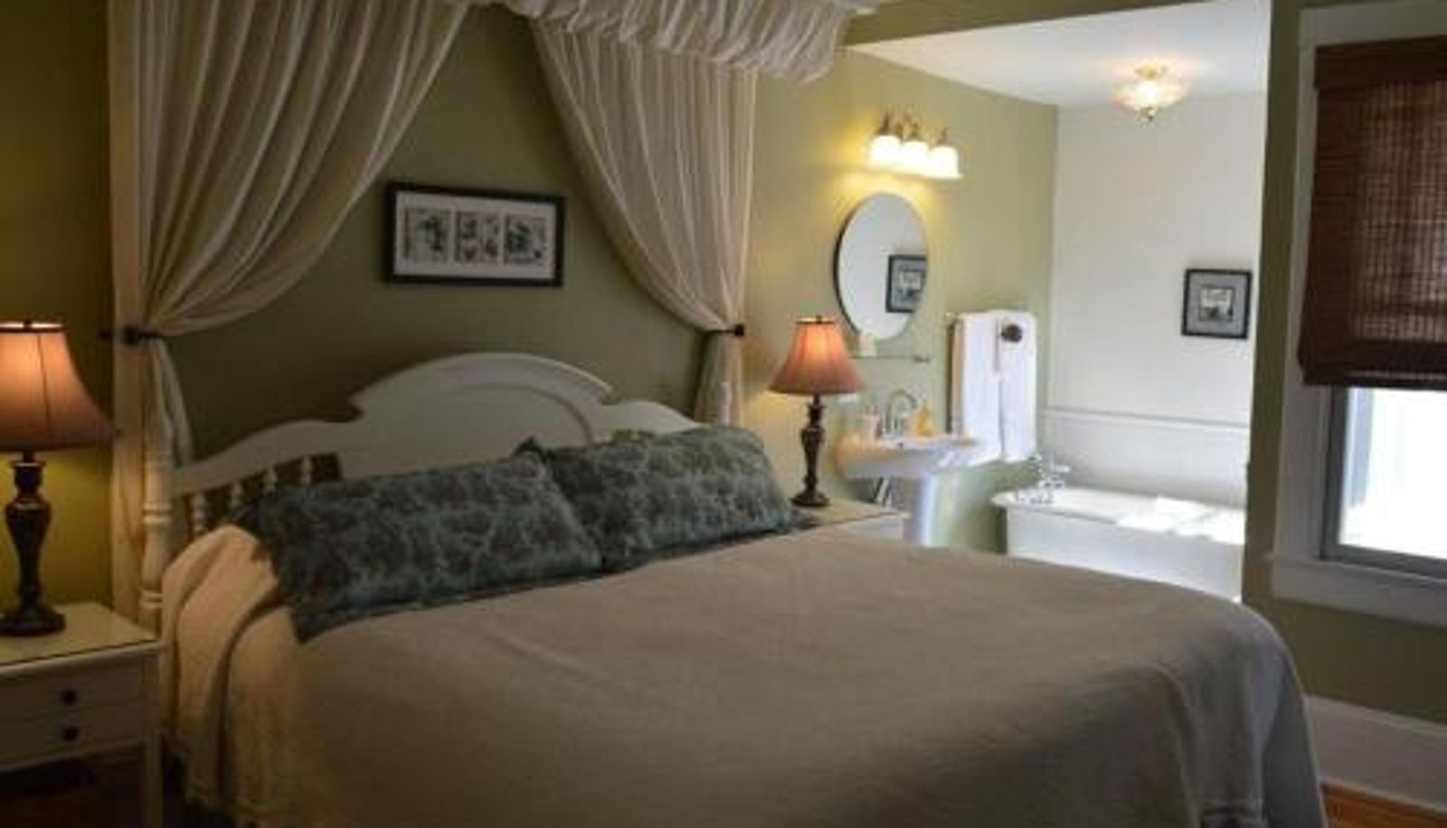 Room - Red Rocker Inn