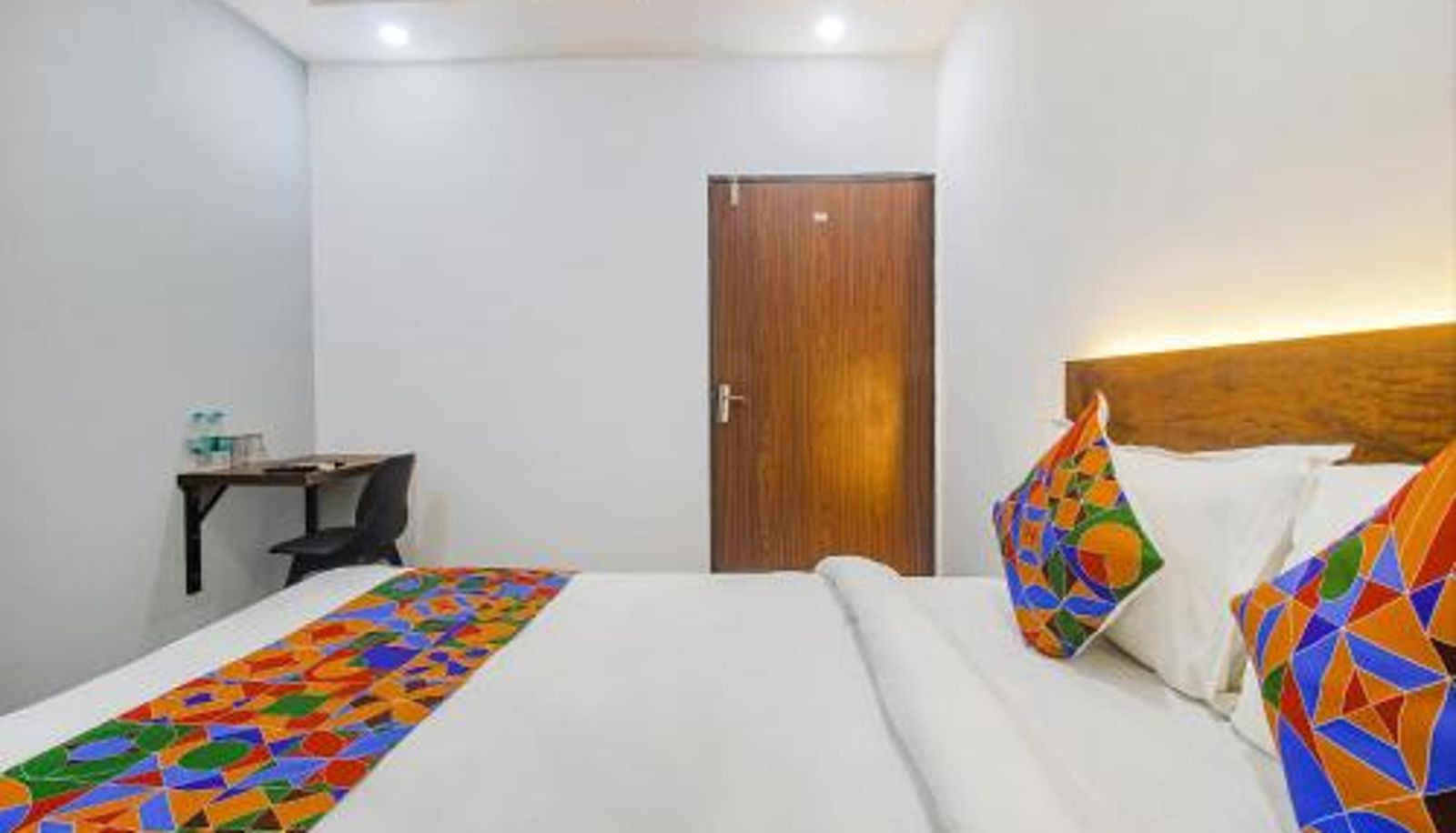 Zimmer - FabHotel Dark Inn - Nr Golkonda Fort and Qutub Shahi Tombs