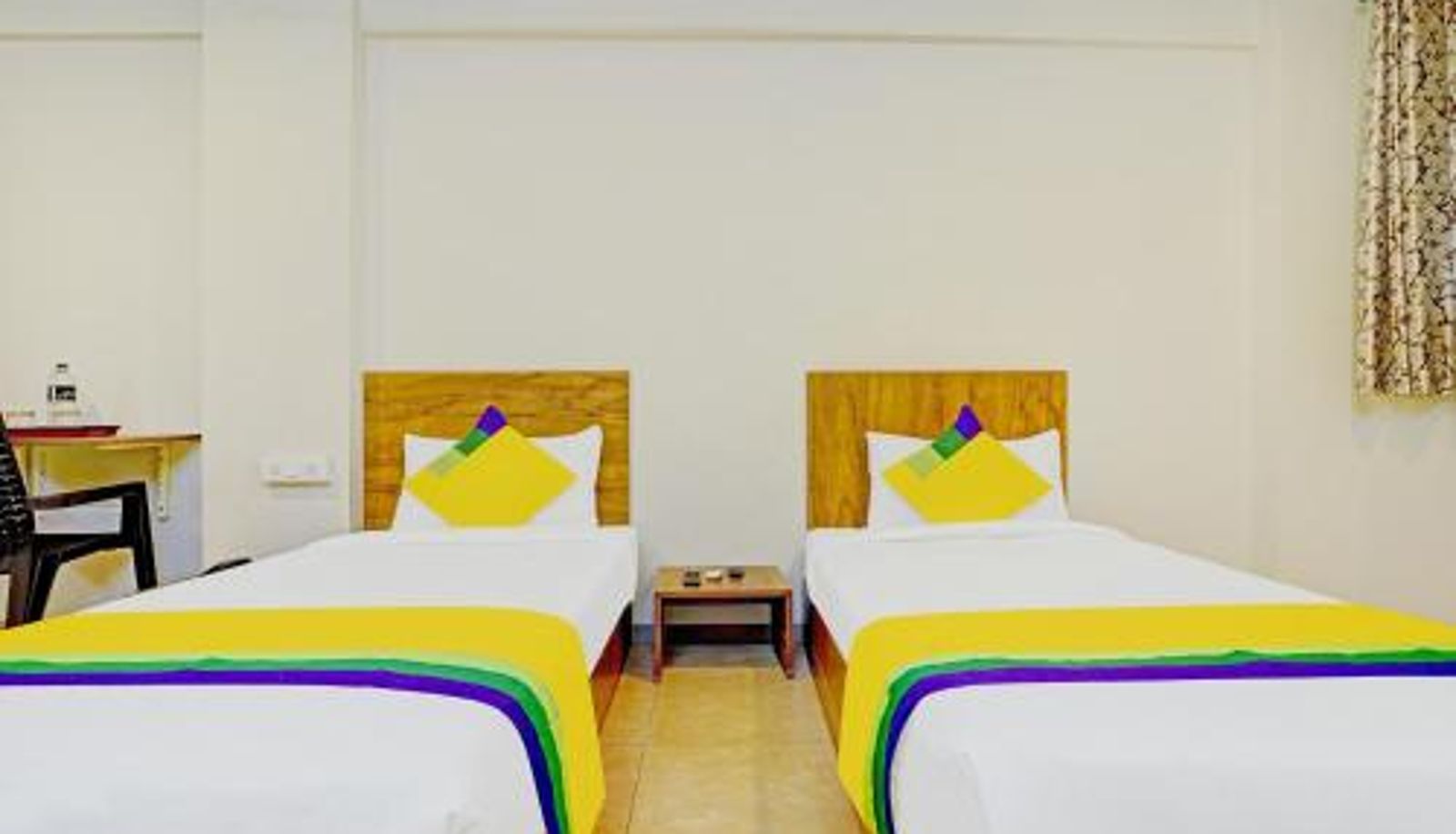 Room - Itsy Hotels Oasis Pride