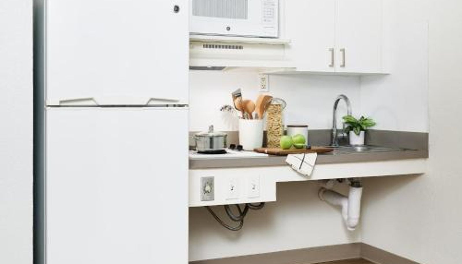 Apartment - Intown Suites Extended Stay West Palm Beach FL - Military Trail Rd