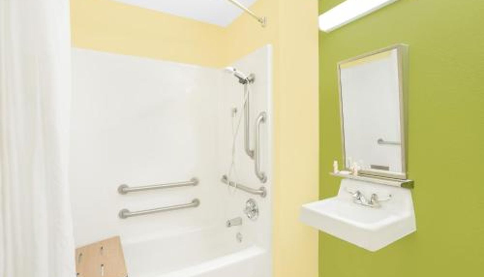 Cuarto de baño - Microtel Inn & Suites by Wyndham Tuscumbia/Muscle Shoals
