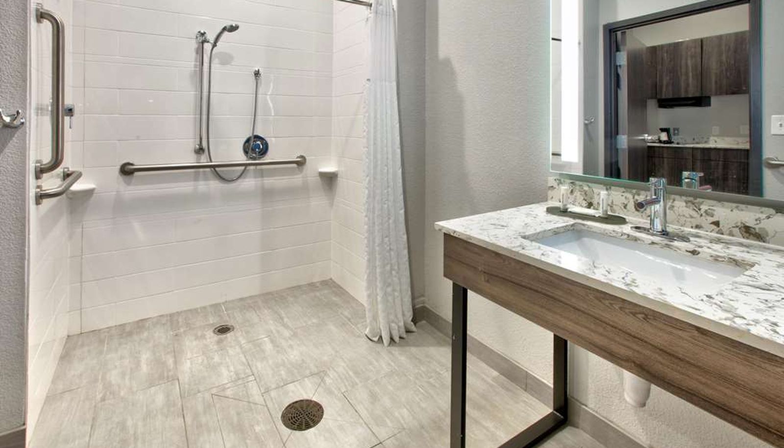 Room - La Quinta Inn & Suites by Wyndham Dallas/Fairpark
