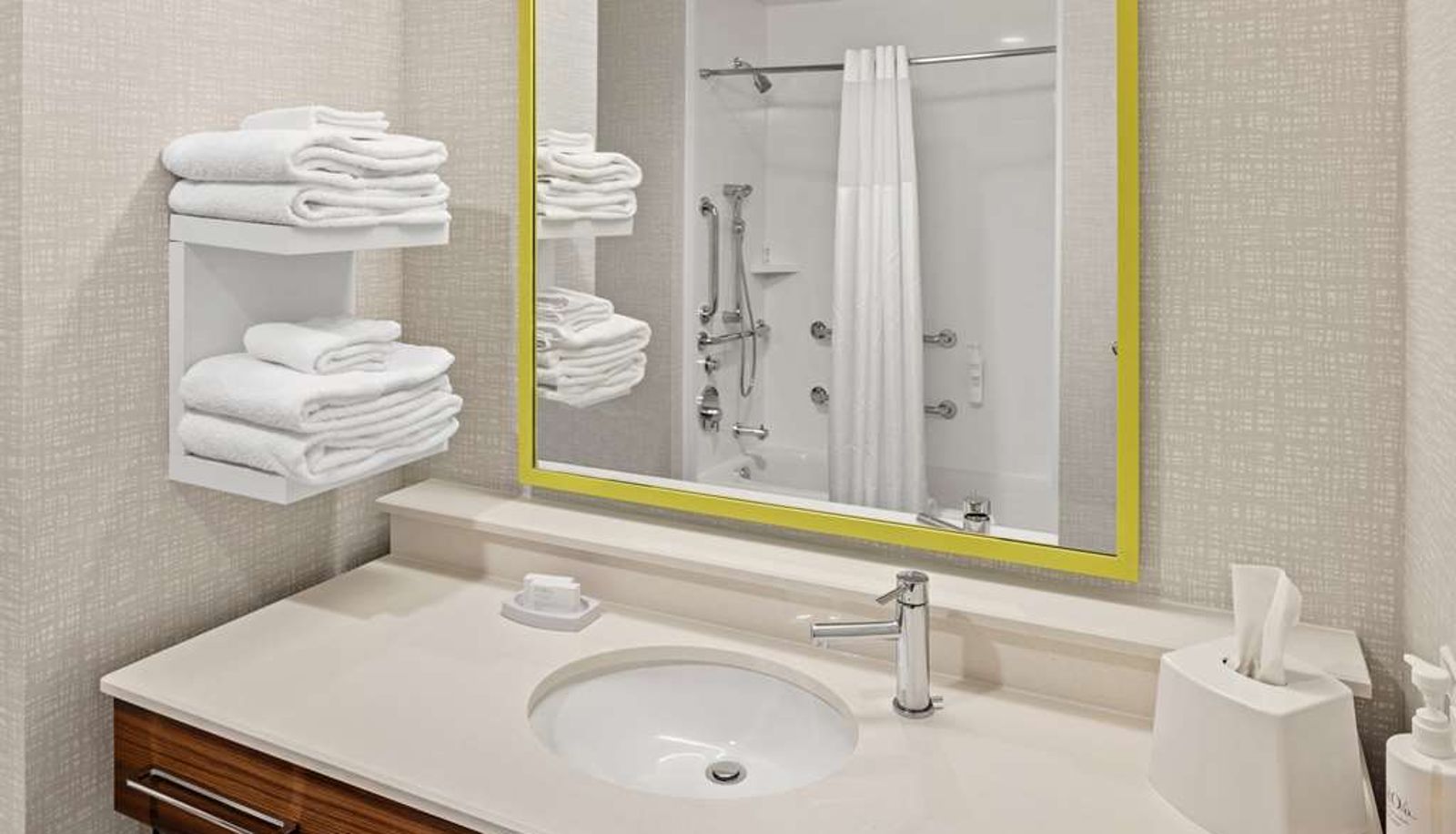 Zimmer - Hampton Inn  Suites by Hilton Cincinnati West
