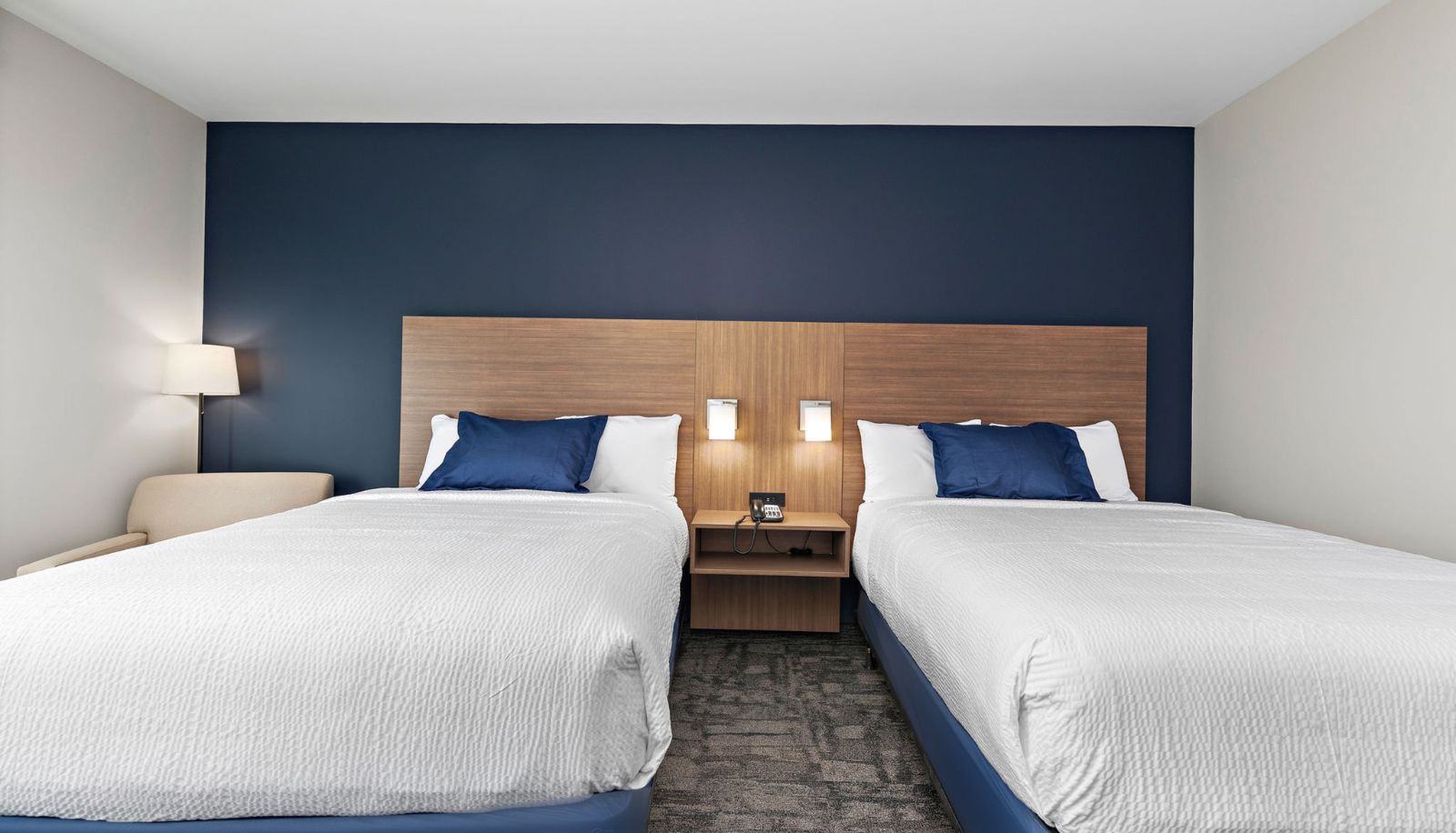 Room - Holiday Inn Express KANSAS CITY NORTH – PARKVILLE by IHG