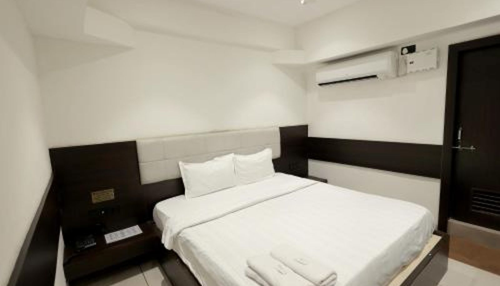 Room - Piplod City Centre Surat Hotel Shagun