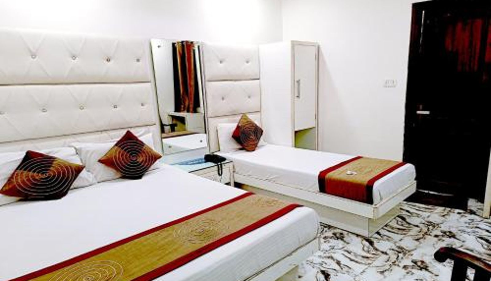 Chambre - Hotel Crystal Deluxe at New Delhi Railway Station