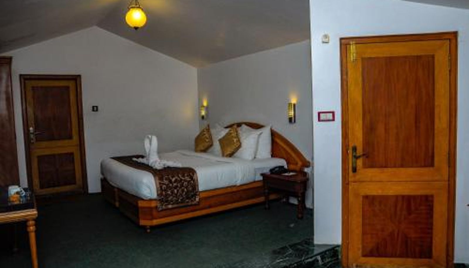 Room - La Montana by TGI
