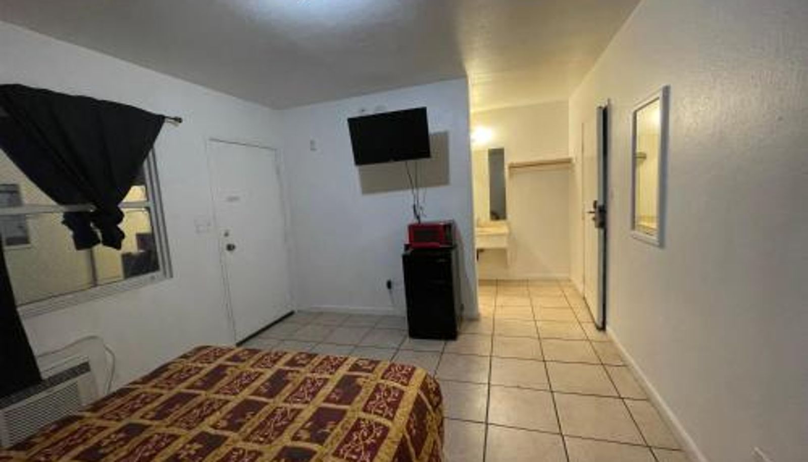 Apartment - Crown Inn & Suites