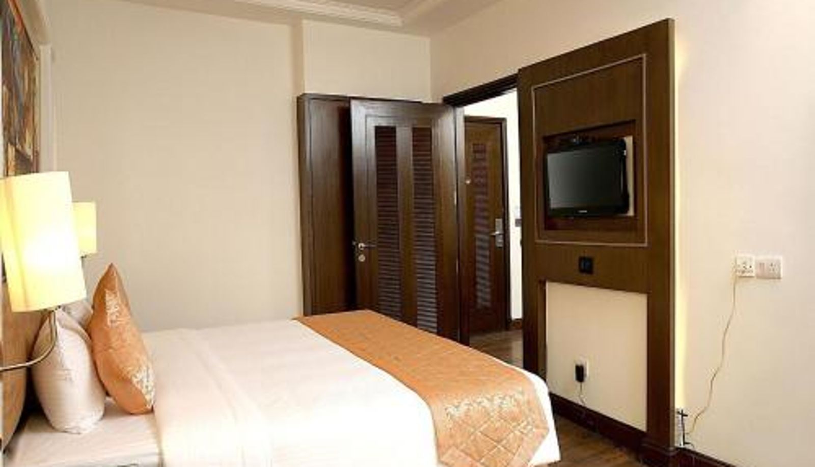 Información - Inde Hotel Signature Tower