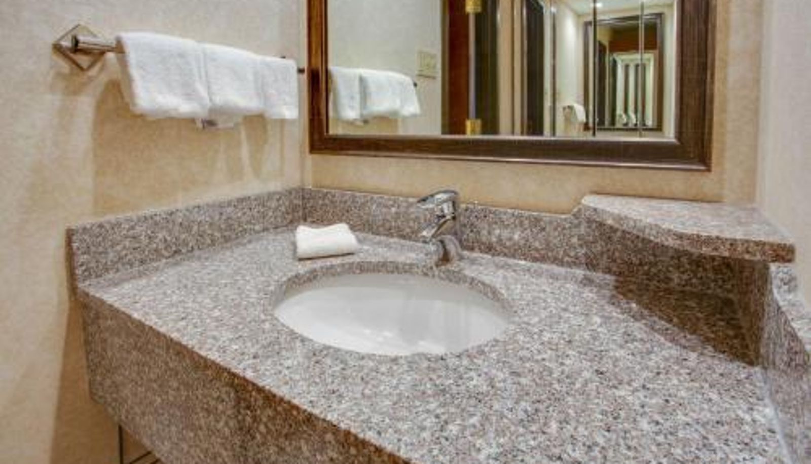 Badezimmer - Drury Inn & Suites Terre Haute