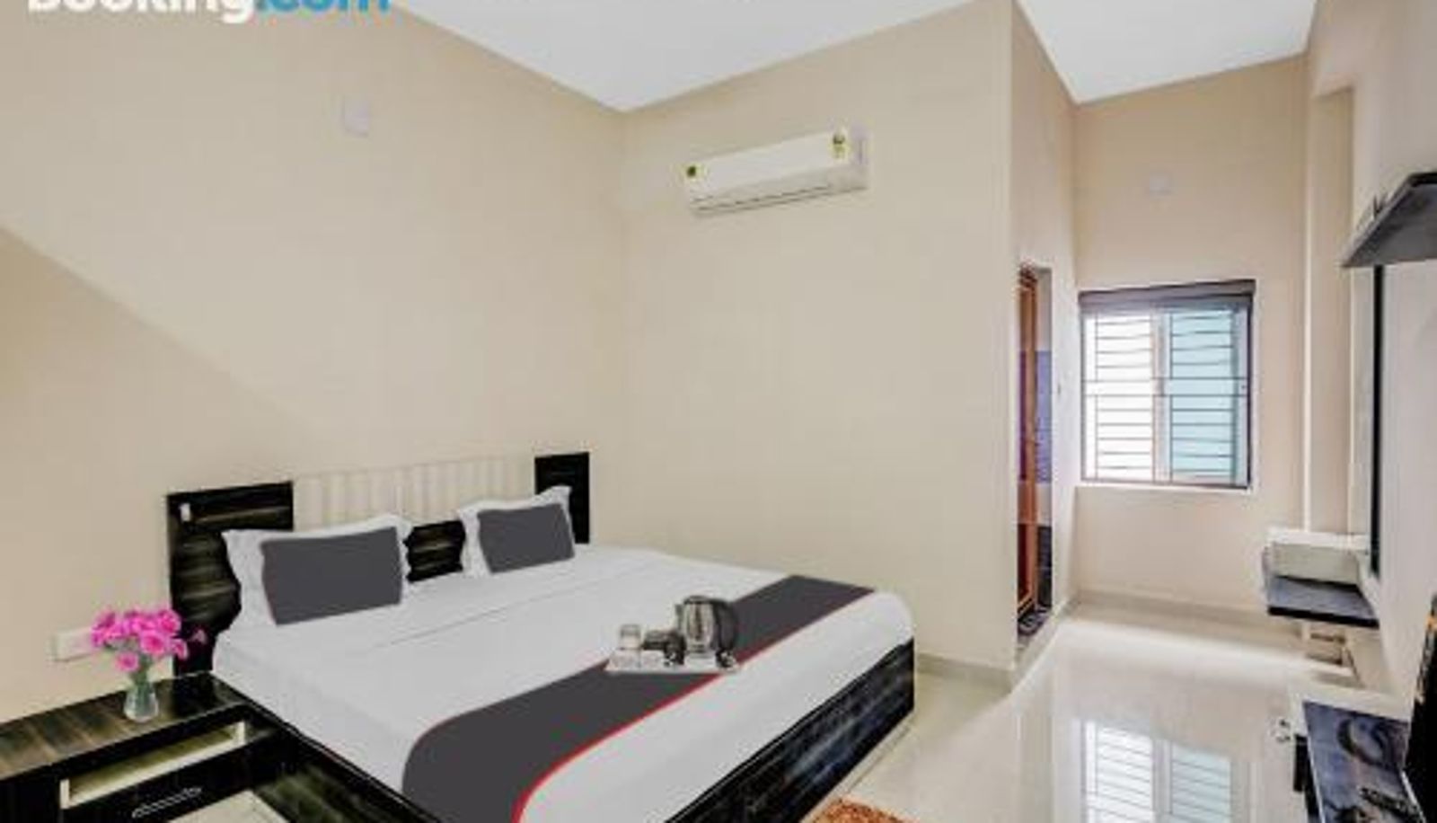 Chambre triple - Capital O Sri Krishna Palace Near Sum Hospital