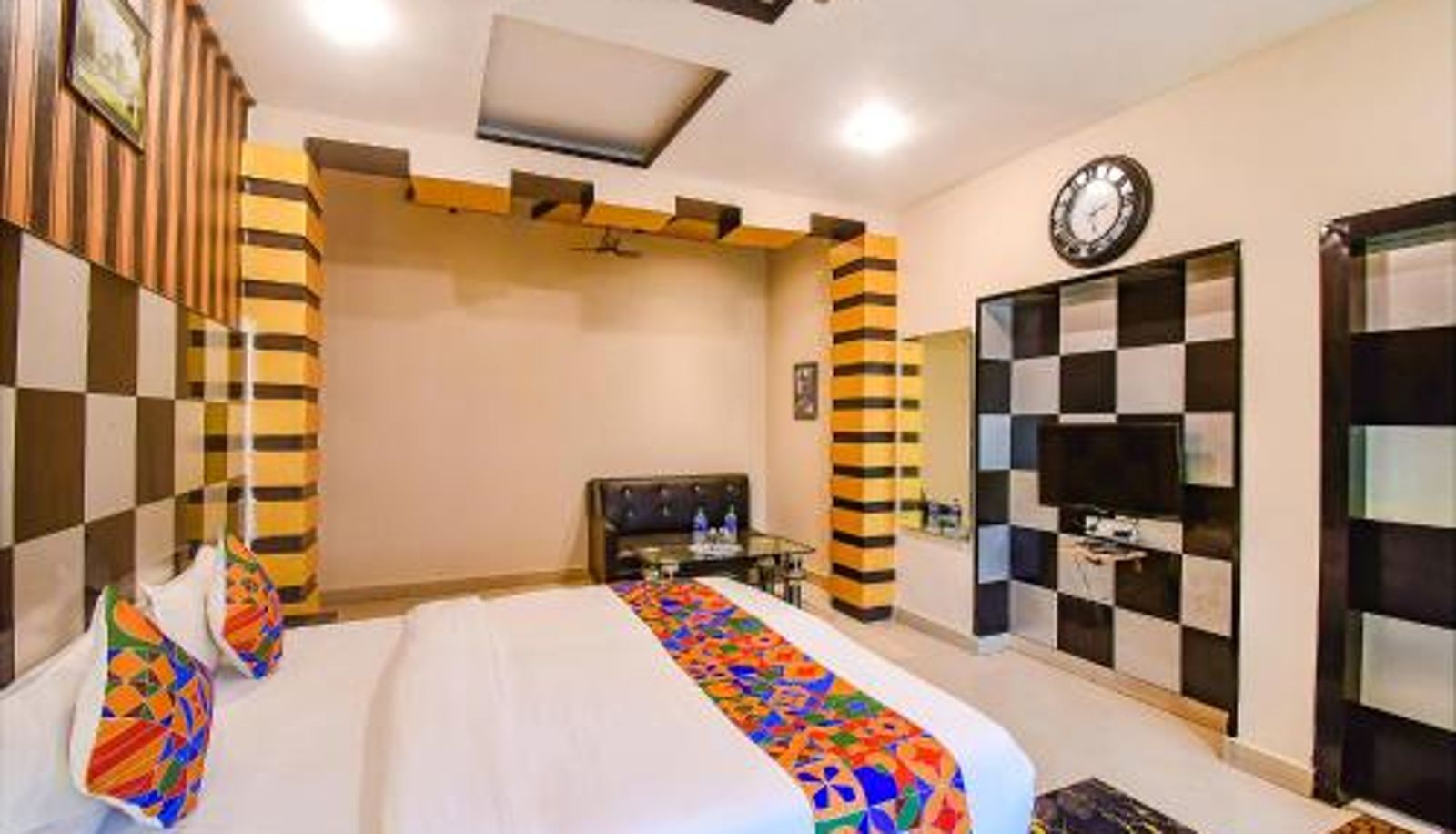 Info - FabHotel Prime Rockstar Suites - Nr Park Circus 7 Point