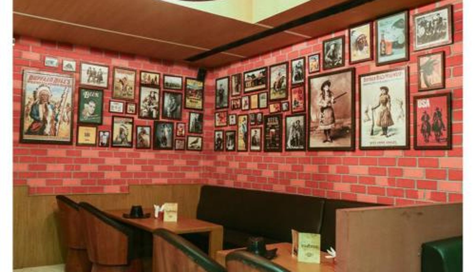 Bar - Poppys Hotel Madurai