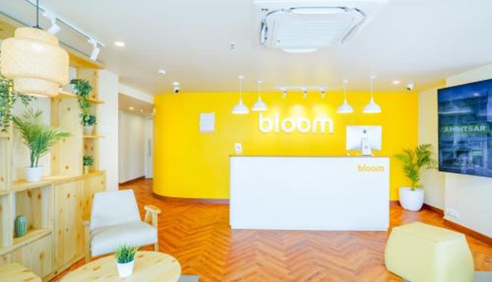 Reception - Bloom Hotel - Cyber Towers