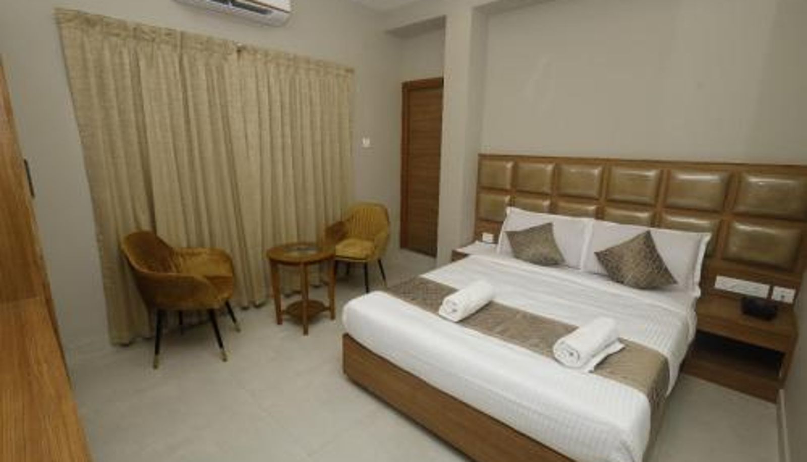 Zimmer - Saligramam Grand Courtyard Business Hotel