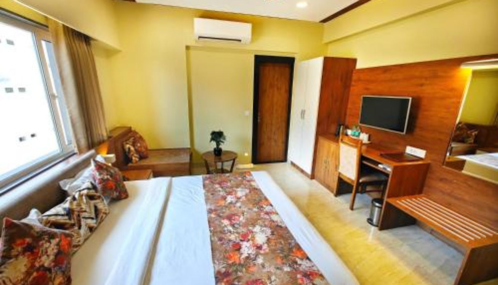 Habitación - Opulence Inn - 500 Meters From Railway Station