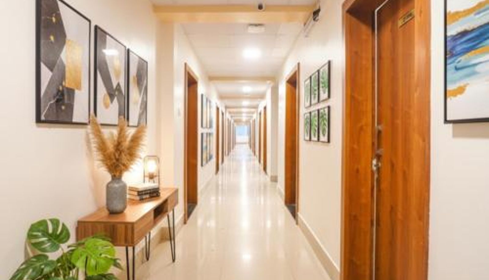 Rezeption - Pune FabHotel Embassy - Nr Amanora Mall