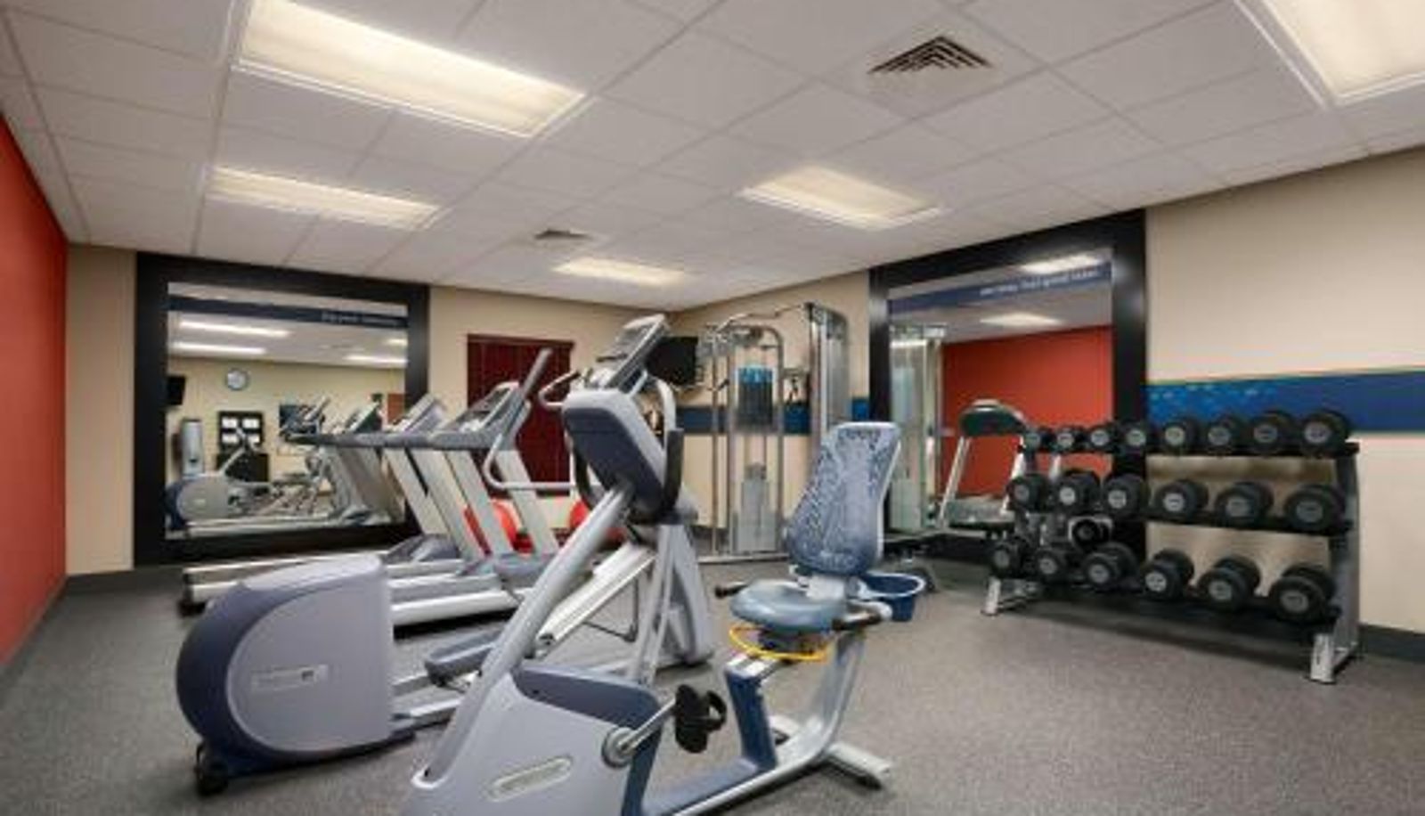 Zona de bienestar y gimnasio - Hampton Inn Magnolia