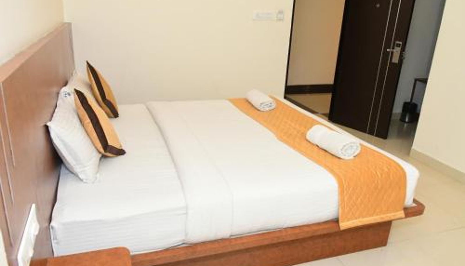 Dreibettzimmer - Sai Vihaar Inn & Suites