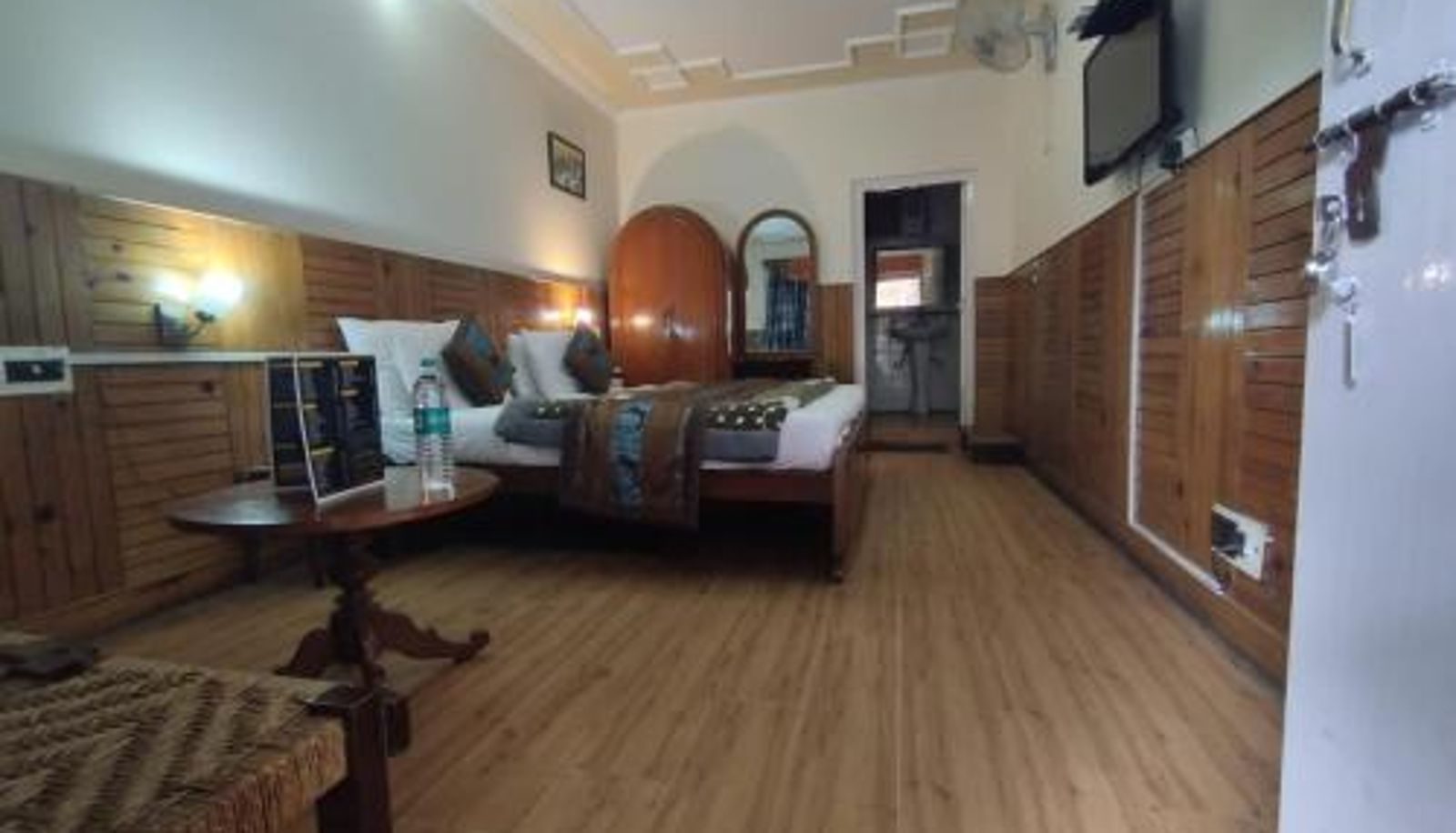 Pokój - Hotel Aroma Nainital In house parking