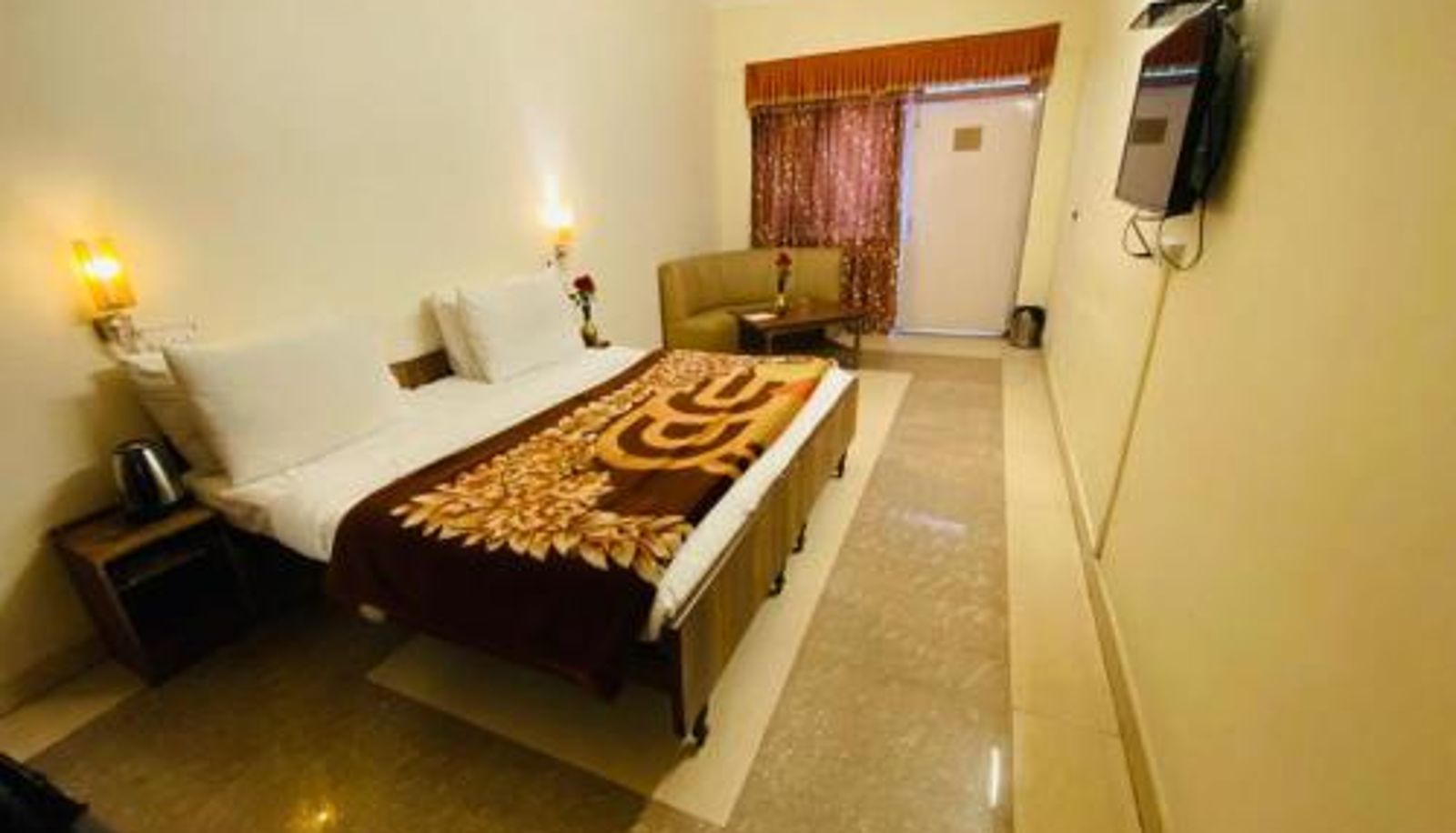 Pokój - Hotel Aroma Nainital In house parking