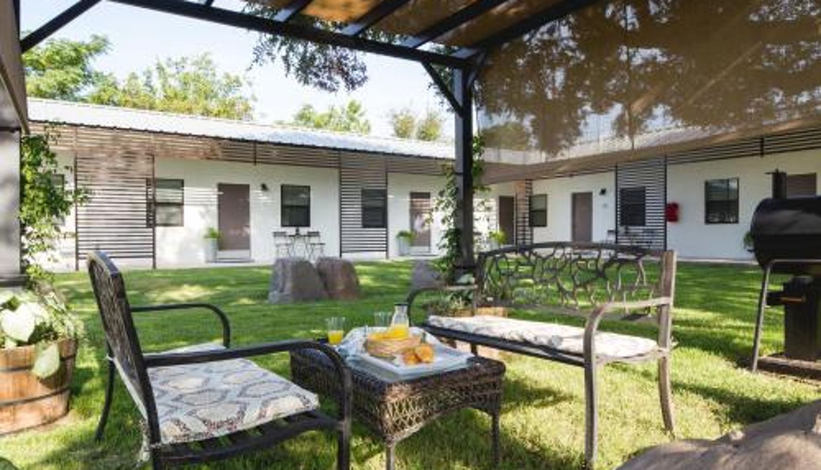 Breakfast room within the restaurant - Hotel Flora and Fauna