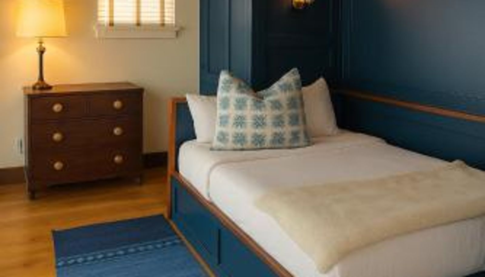 Standard room - Magical Post and Beam Loft Downtown Newport!