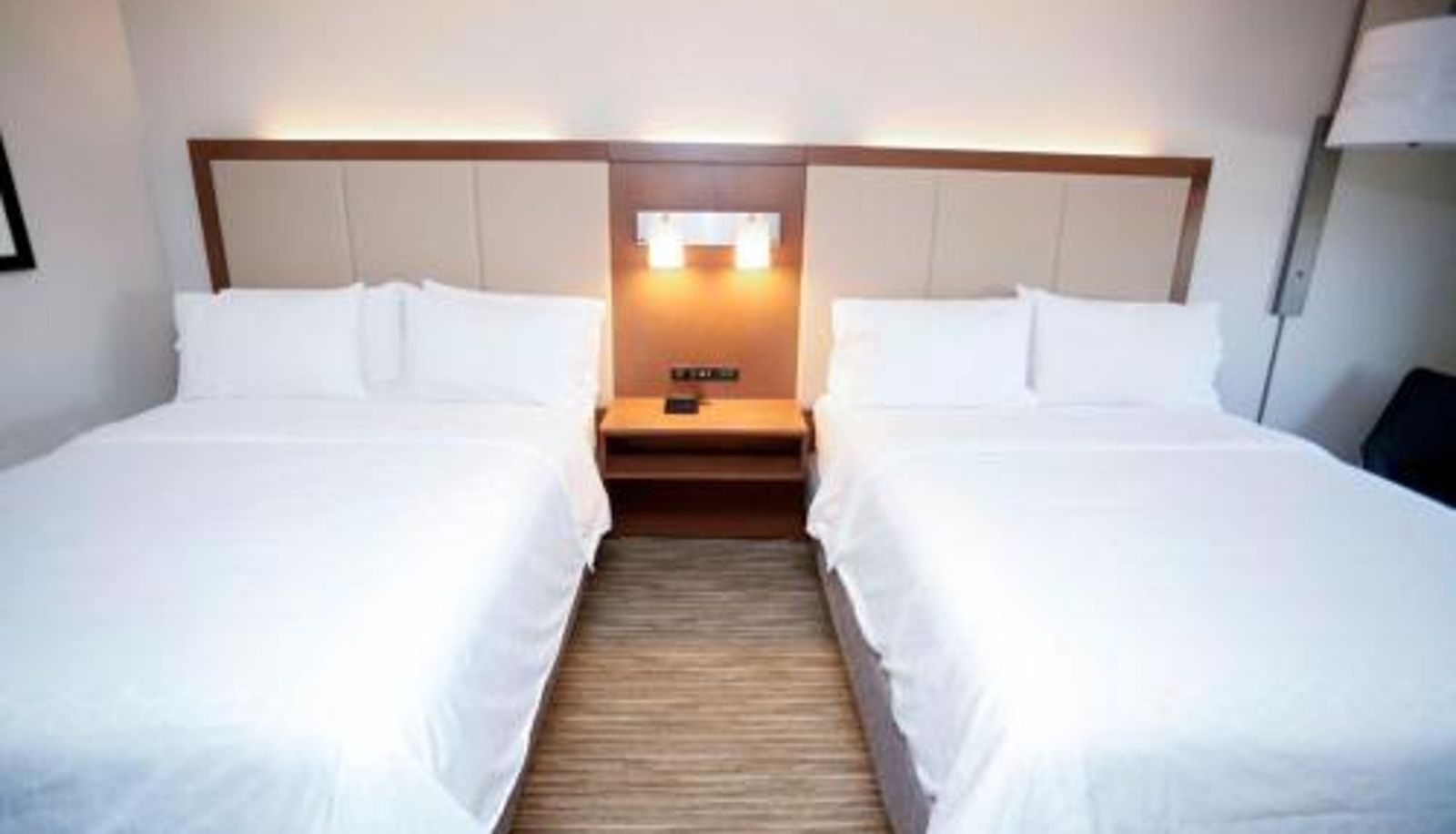 Room - Holiday Inn Express Hotel & Suites Carlsbad by IHG