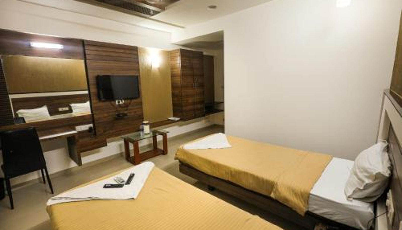 Zimmer - Hotel New Apex locals and UMC not allowed