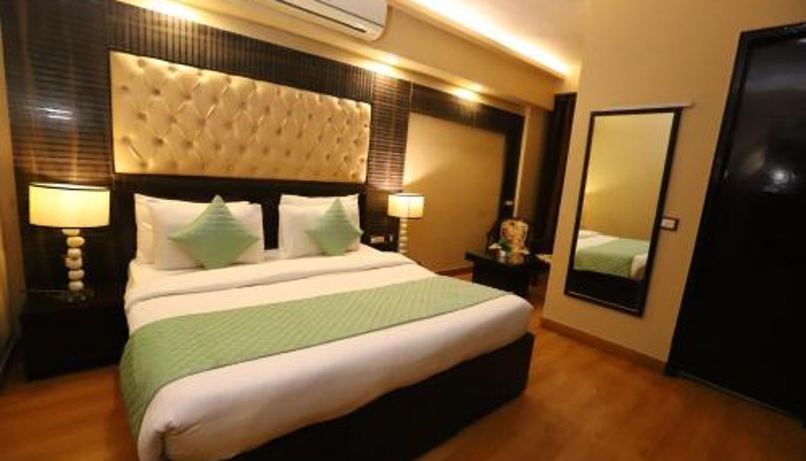 Room - Hotel Palm Grand Naraina New Delhi - Couple Friendly Local IDs Accepted