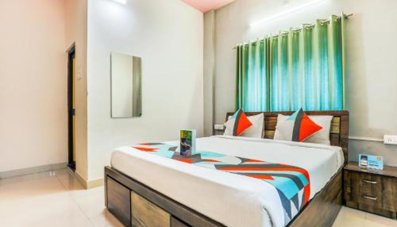 Zimmer - FabHotel Diamond Residency - Airport road