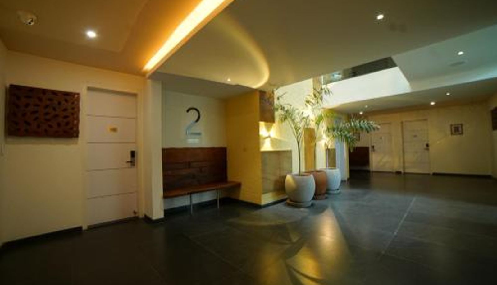 Buitenruimte van het hotel - Rohini ApartHotel