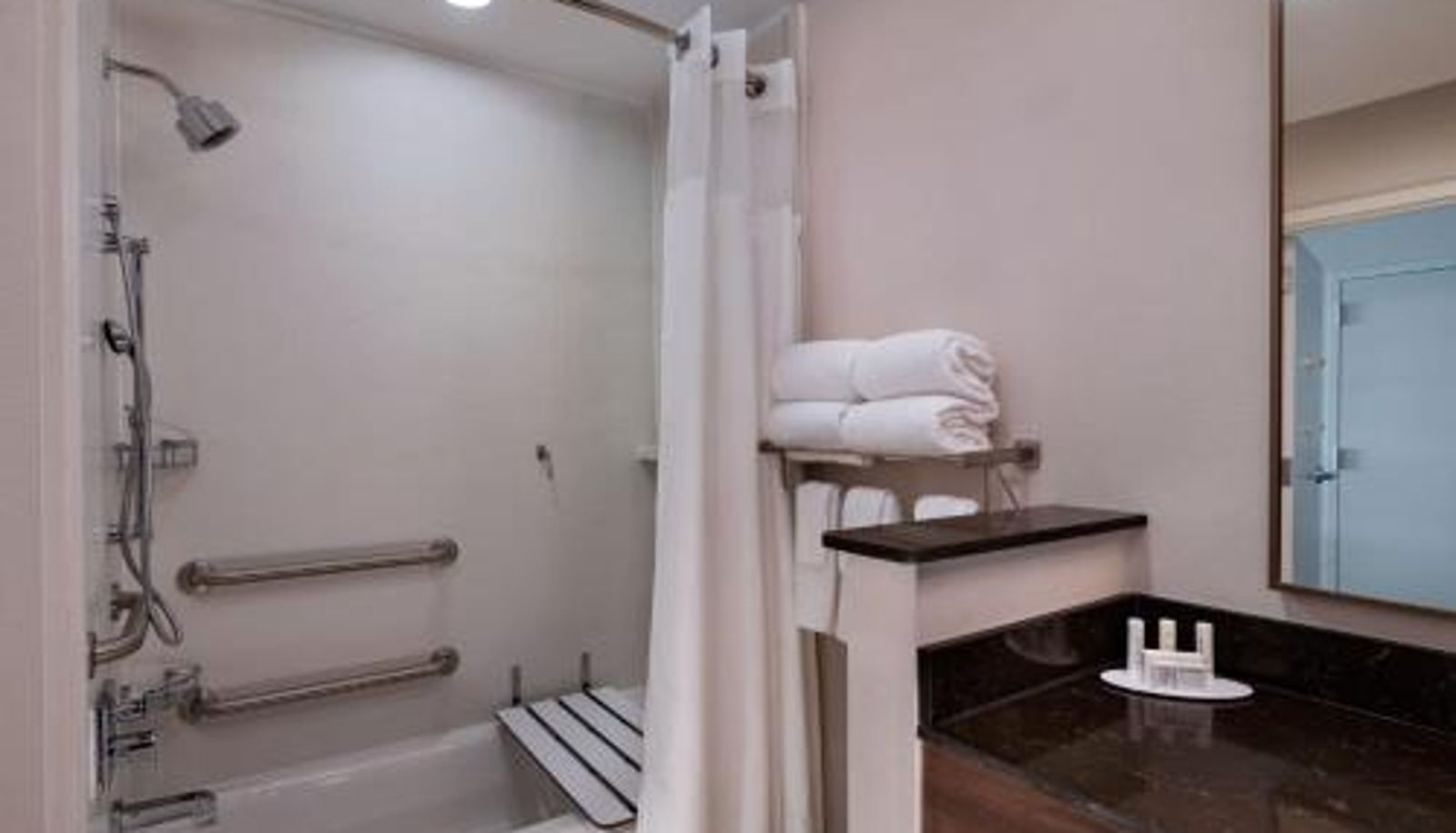 Camera - Fairfield by Marriott Inn & Suites Waller