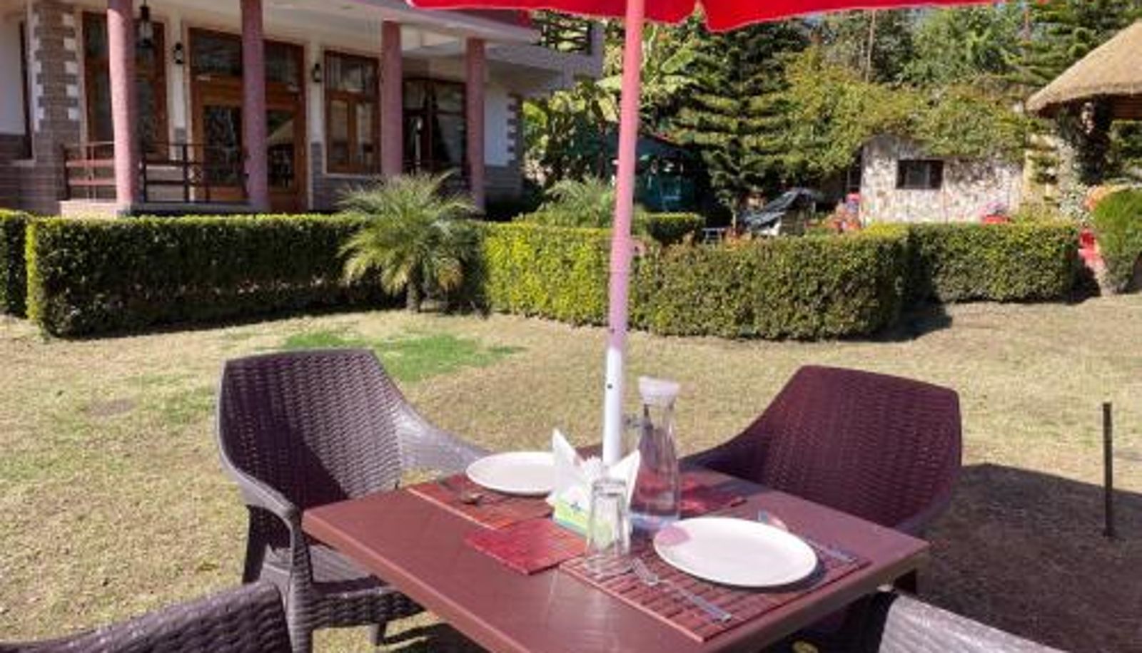 Salle de petit-déjeuner dans le restaurant - Sangita Resorts